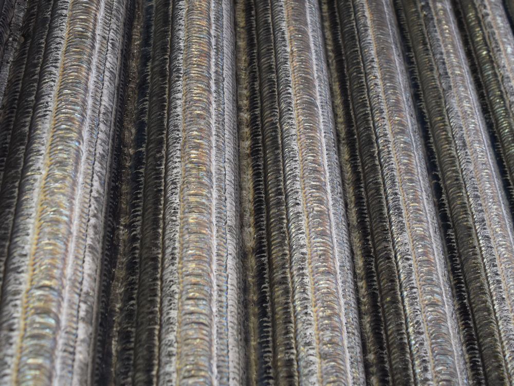 ボイラ火炉壁パネルの肉盛溶接後外観