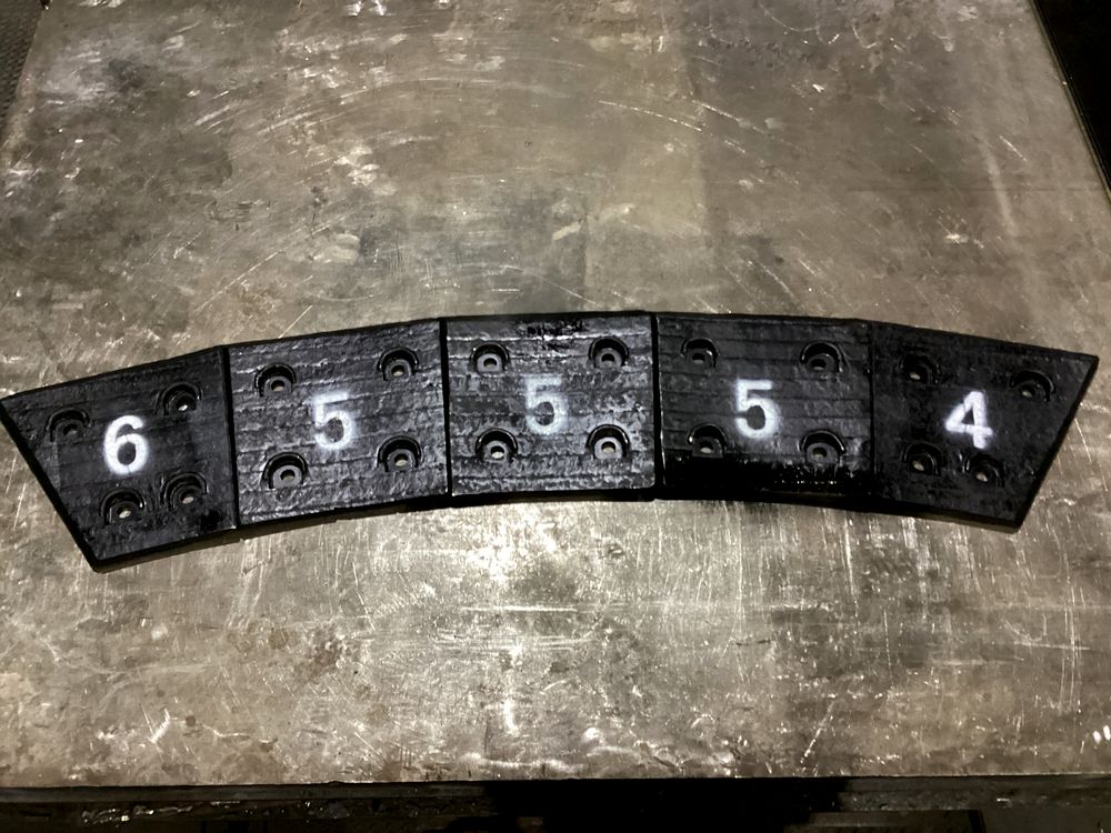 耐摩耗偏流板の製作