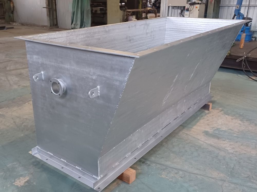 耐摩耗プレートによるシュートの製作