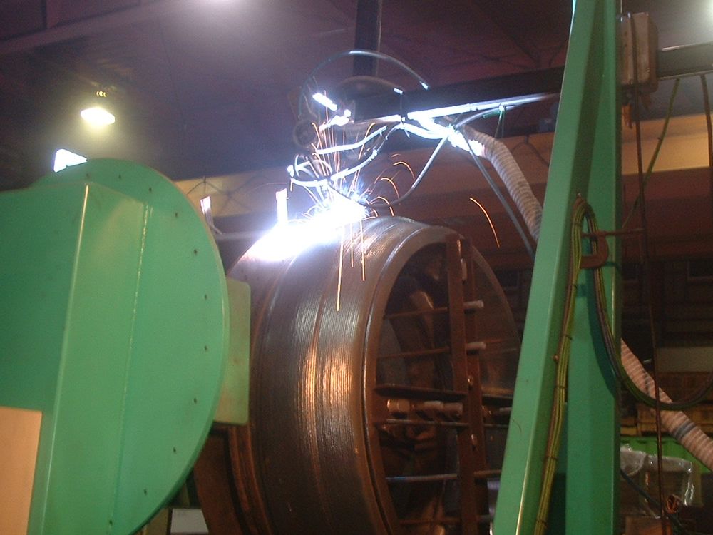 スラグ粉砕ミルローラの当社工場施工状況