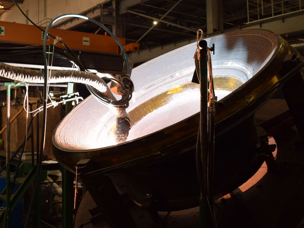 砕石用クラッシャーコンケーブリングの肉盛溶接